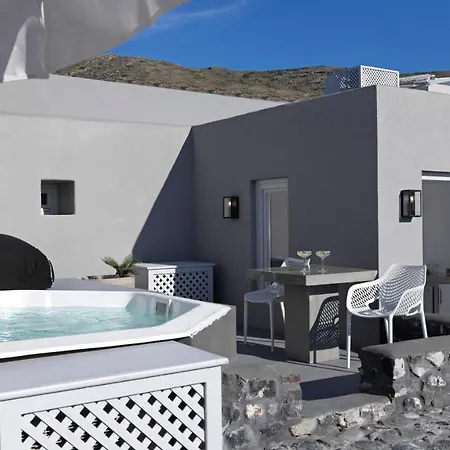 Executive With Private Indoor Or Outdoor Plunge-pool 2 Guests Foinikiá